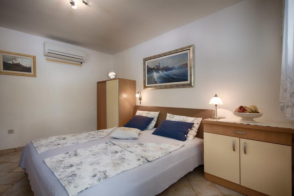 Villa Kamenica Komiža Buitenkant foto